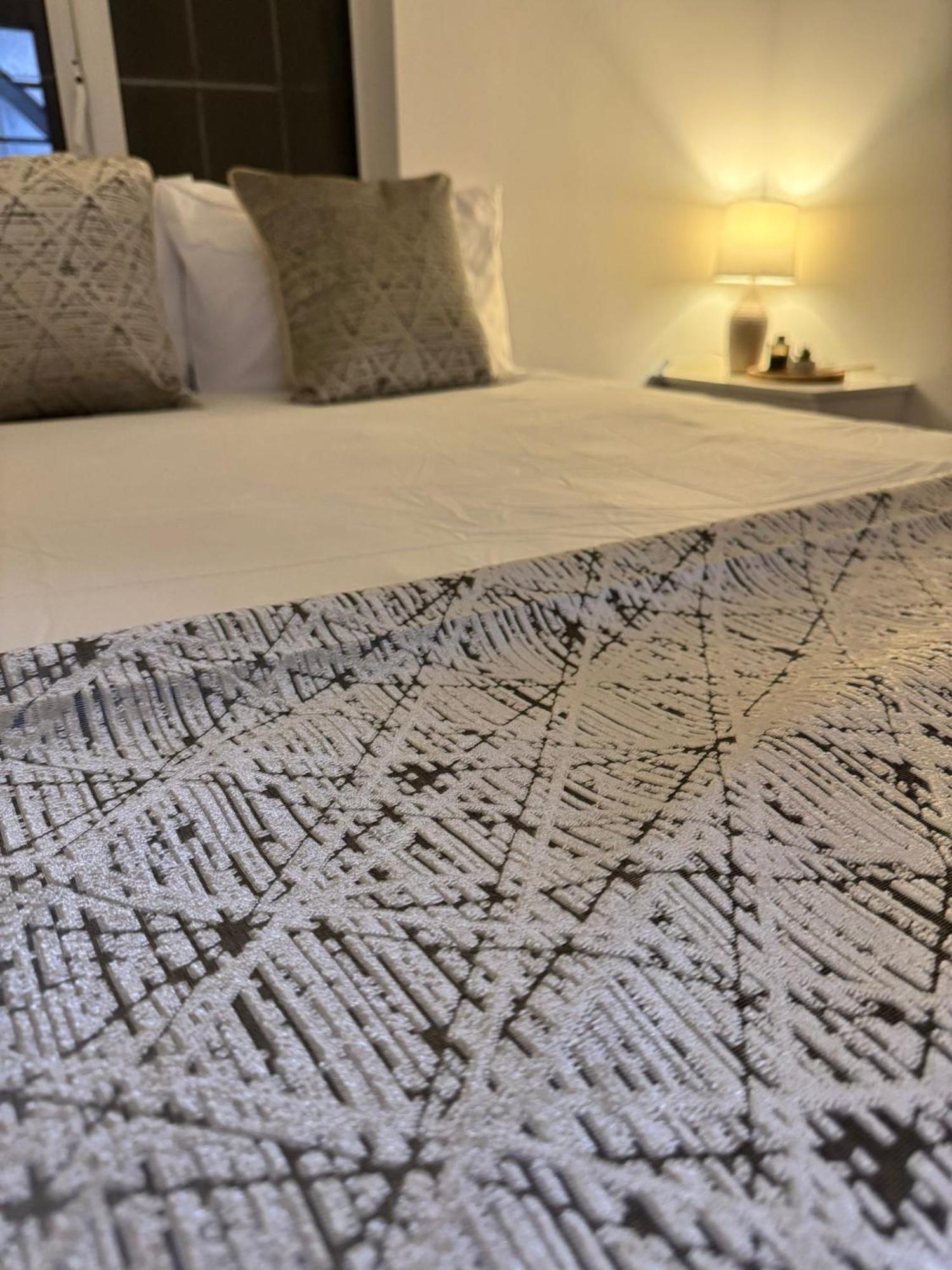 Shm Stays Solihull Hs2 Nec Airport Nr M6 M40 M42 Great For Long & Short Stays 15 Min Walk To Train Station 5 Min Drive To Town Centre Outside Bus Stops & Supermarket Free Parking Экстерьер фото
