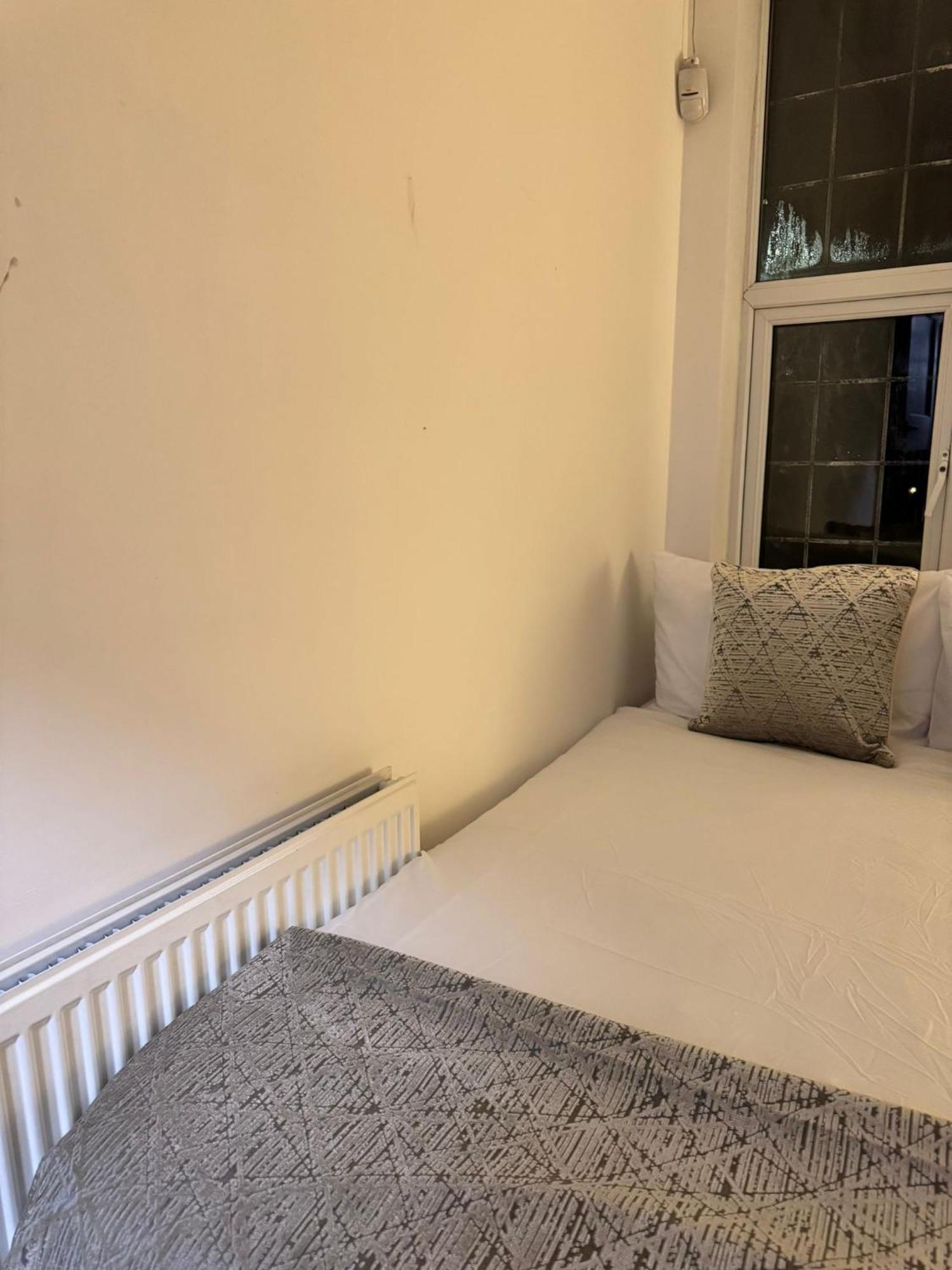 Shm Stays Solihull Hs2 Nec Airport Nr M6 M40 M42 Great For Long & Short Stays 15 Min Walk To Train Station 5 Min Drive To Town Centre Outside Bus Stops & Supermarket Free Parking Экстерьер фото