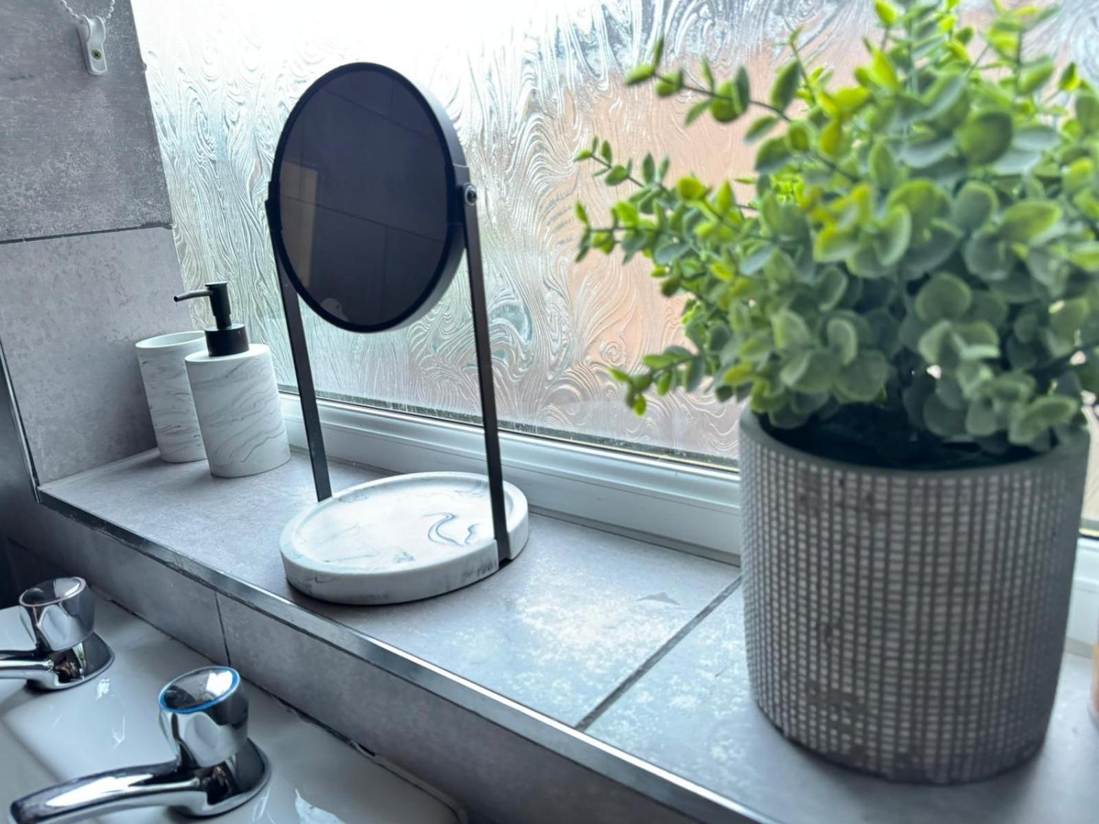 Shm Stays Solihull Hs2 Nec Airport Nr M6 M40 M42 Great For Long & Short Stays 15 Min Walk To Train Station 5 Min Drive To Town Centre Outside Bus Stops & Supermarket Free Parking Экстерьер фото
