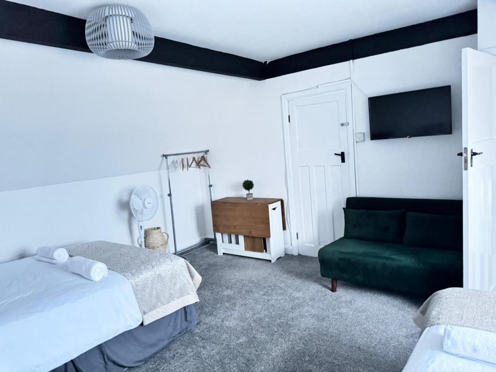 Shm Stays Solihull Hs2 Nec Airport Nr M6 M40 M42 Great For Long & Short Stays 15 Min Walk To Train Station 5 Min Drive To Town Centre Outside Bus Stops & Supermarket Free Parking Экстерьер фото