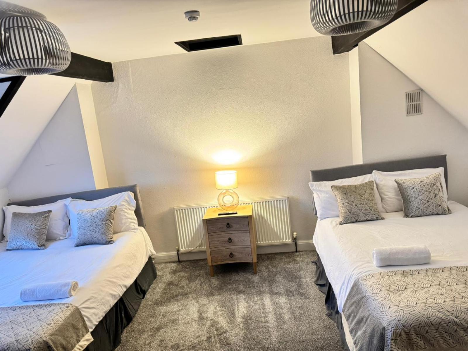 Shm Stays Solihull Hs2 Nec Airport Nr M6 M40 M42 Great For Long & Short Stays 15 Min Walk To Train Station 5 Min Drive To Town Centre Outside Bus Stops & Supermarket Free Parking Экстерьер фото