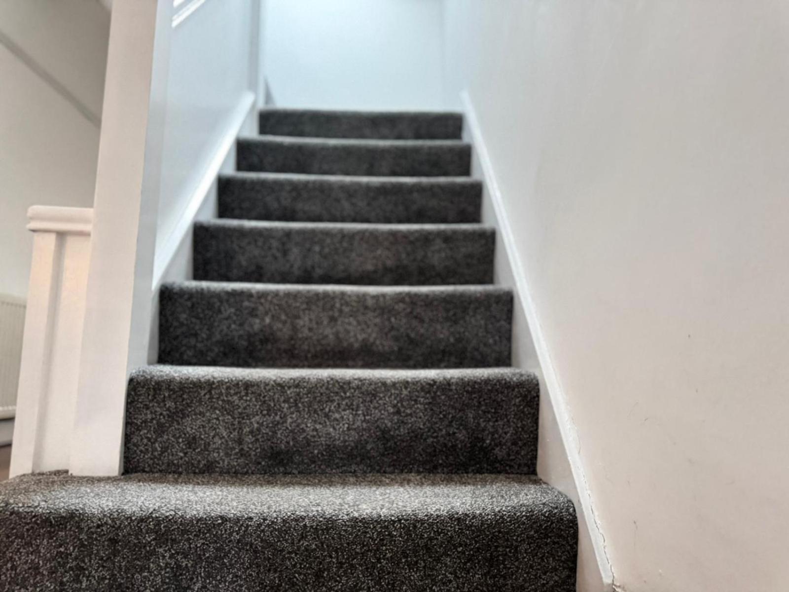 Shm Stays Solihull Hs2 Nec Airport Nr M6 M40 M42 Great For Long & Short Stays 15 Min Walk To Train Station 5 Min Drive To Town Centre Outside Bus Stops & Supermarket Free Parking Экстерьер фото